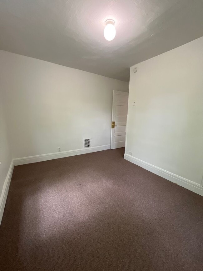 Building Photo - 3 Br 1 Bath Twin Home available in Bethlehem