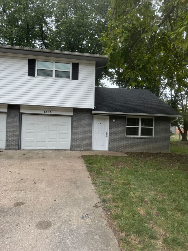 Building Photo - Charming 1.5 story duplex in SW Columbia
