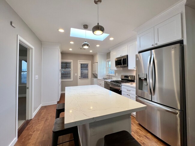 Building Photo - TENTATIVELY RENTED 2 Bedrooms, 1 Bathroom ...