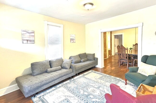 Building Photo - 516 Bedford St