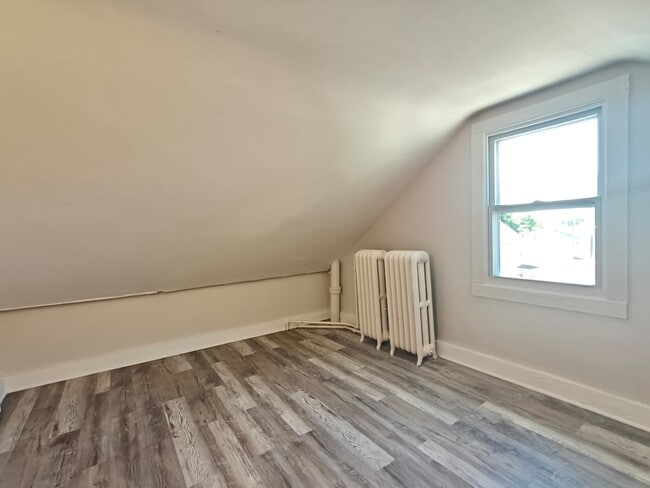 Building Photo - 317 Borden St