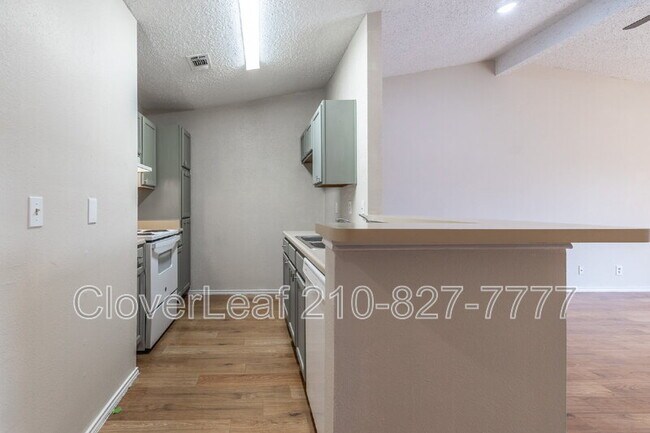Building Photo - 5528 Lochmoor