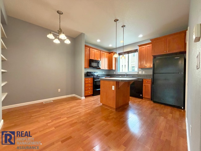 Building Photo - Bright 2-Bed, 2.5-Bath Beaverton Townhouse with Attached Garage & AC