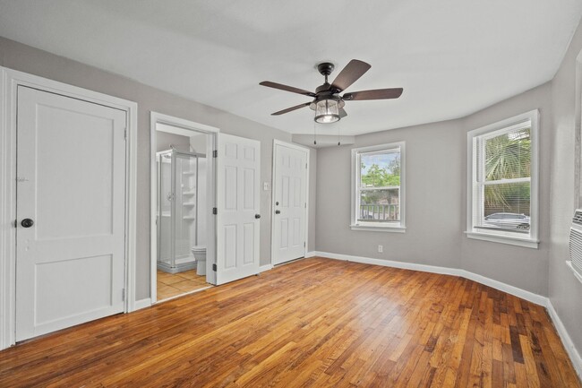 Building Photo - 4020 Avenue O 1/2