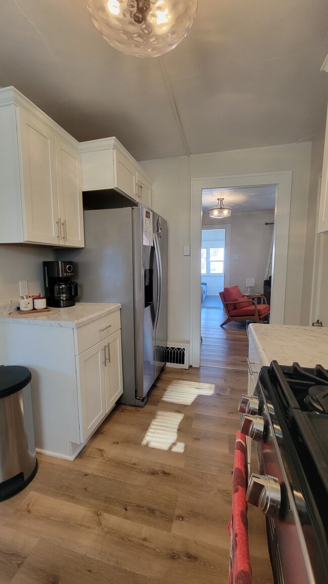 Building Photo - 922 6th St