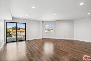 Building Photo - 819 E La Palma Dr