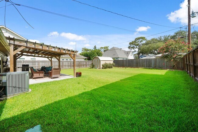 Building Photo - 1718 Chippendale Rd