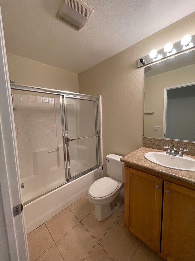 Building Photo - 13806 Vanowen St