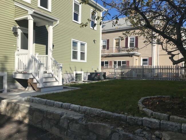 Building Photo - 35 Governor St