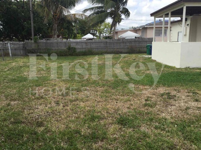 Building Photo - 18000 NW 6th Ct