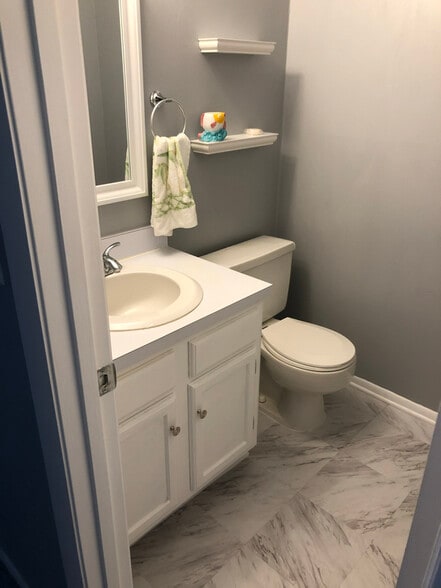 Building Photo - 105 Spring Lake Ct