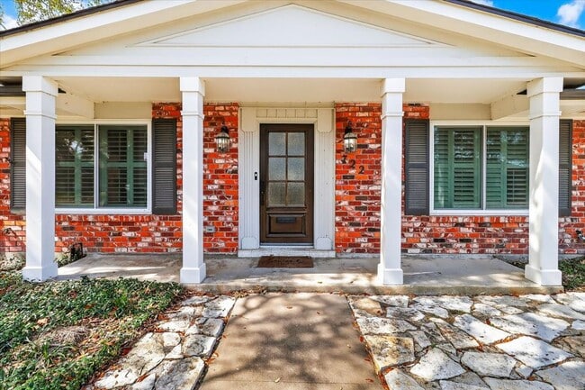 Building Photo - 722 Brock Dr