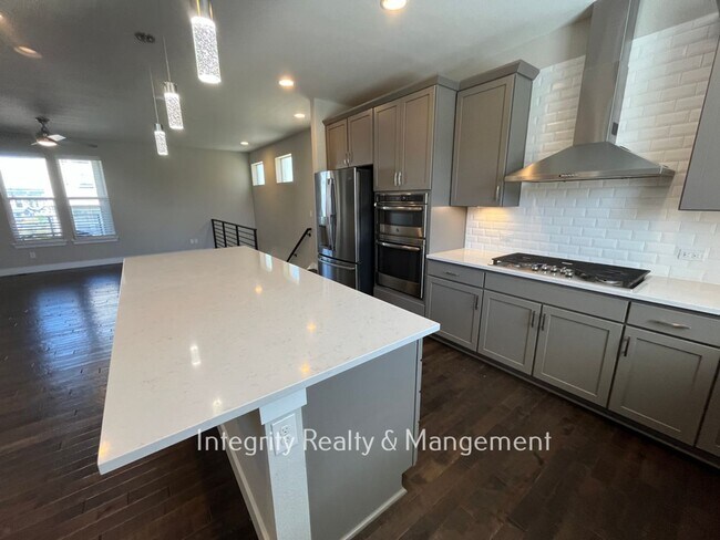 Building Photo - 2457 Majorca Dr