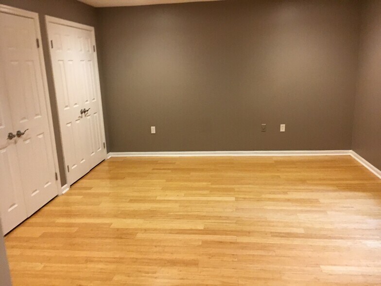 Building Photo - 417 W 8th St