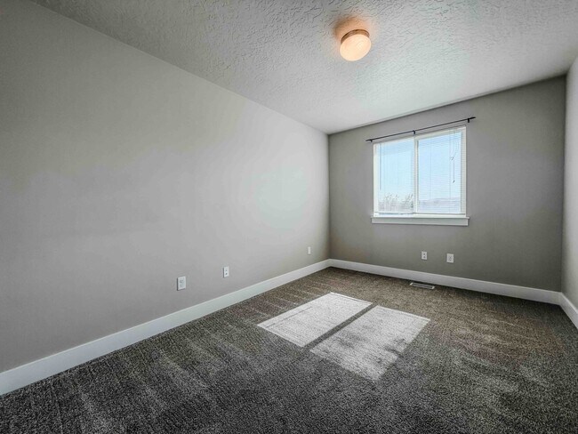 Building Photo - 3731 N Prairie Grass Dr