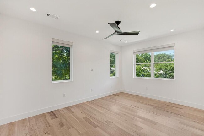 Building Photo - 1407 Valleyridge Dr