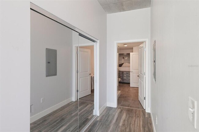 Building Photo - 777 N Ashley Dr