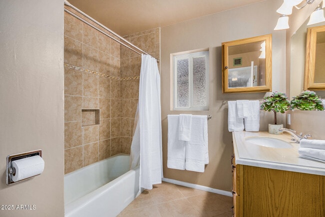 Building Photo - 18006 N Villa Rita Dr