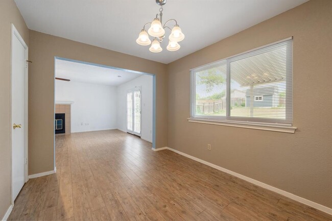 Building Photo - 1016 Peggotty Pl