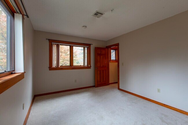 Building Photo - 33 Clearwater Dr