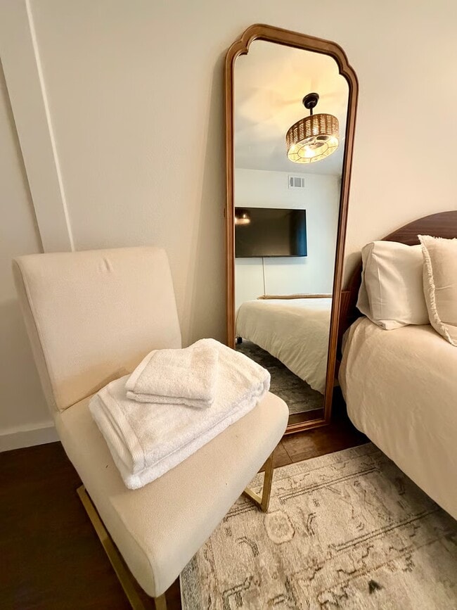 Building Photo - 177 N Singingwood St