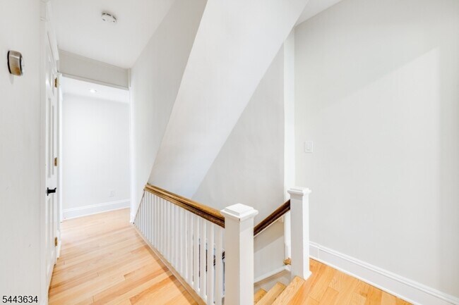 Building Photo - 28 N Hillside Ave