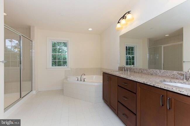 Building Photo - 18 Parkview Cir.