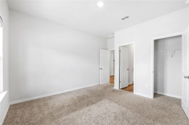 Building Photo - 5021 Silver Canoe Wy