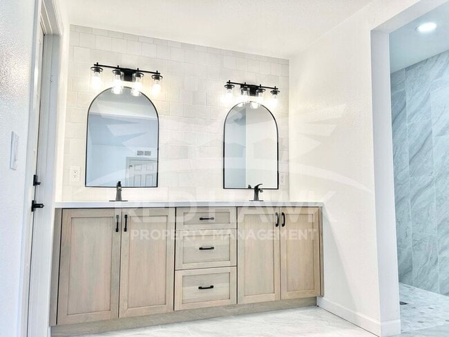 Building Photo - 2466 E Huber St