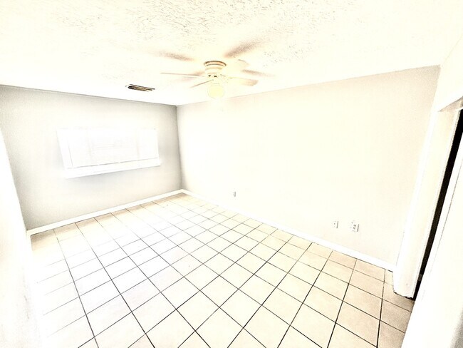 Building Photo - 3017 Fern St