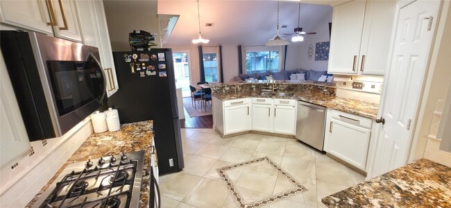 Building Photo - 16419 Red Crest Dr