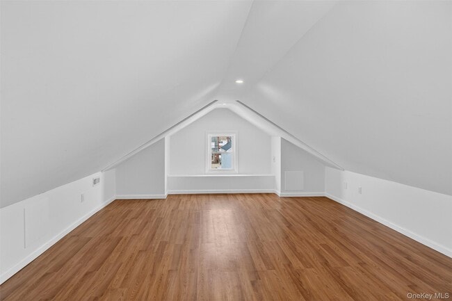 Building Photo - 256 Royal Ave