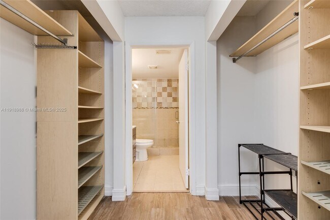 Building Photo - 650 S Park Rd