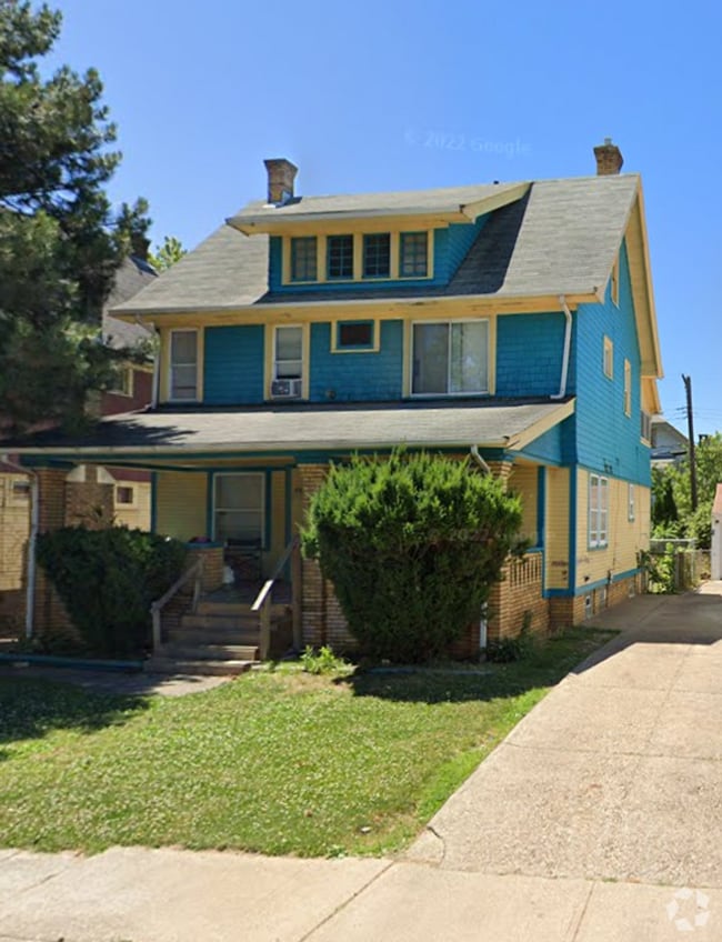 Building Photo - Coming Soon! Section 8 Accepted! Renovatio...