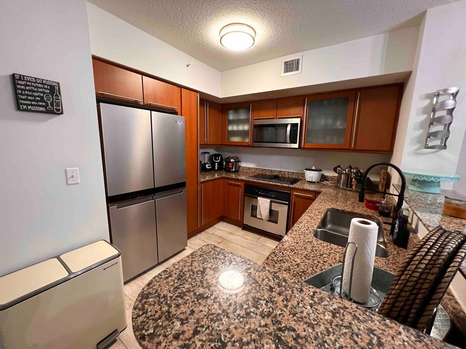 Building Photo - 3140 S Ocean Dr