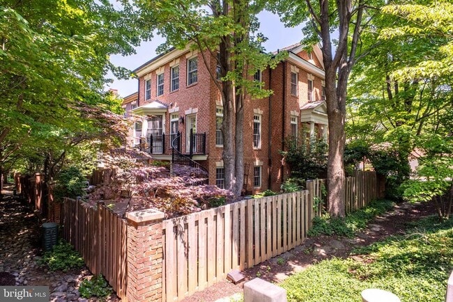 Building Photo - 2026 Mayfair McLean Ct