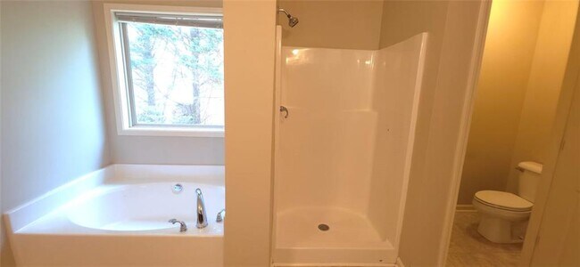 Building Photo - 237 Ascott Ln