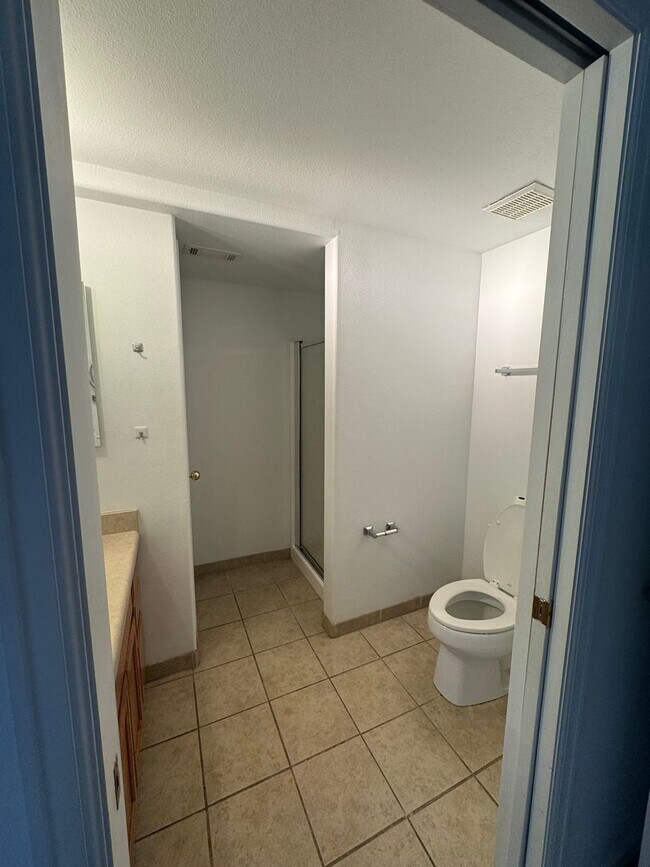Building Photo - 3 Bedroom 2 Bath Condo in New Castle