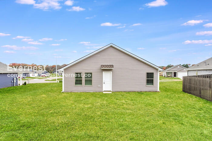 Building Photo - 118 Labrador Ln