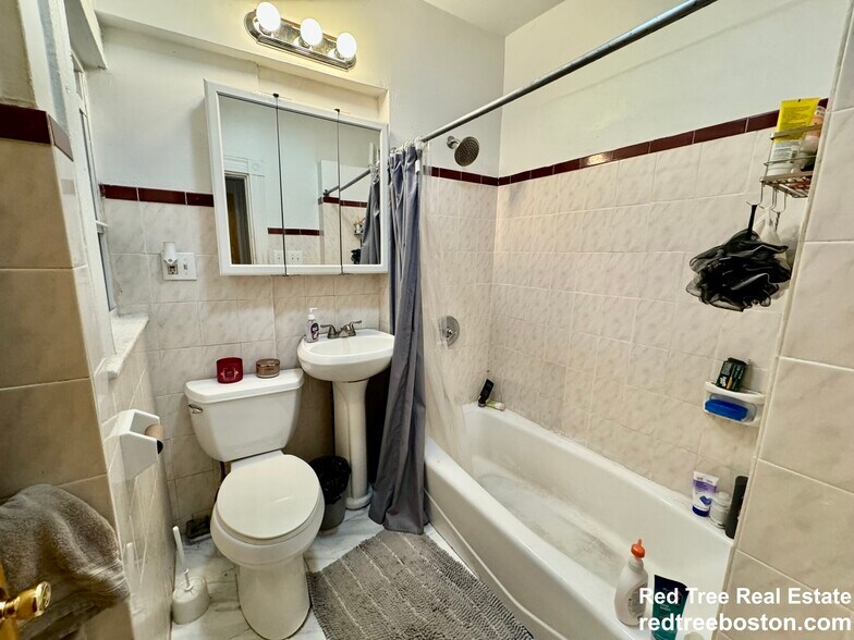 Building Photo - 872 Huntington Ave