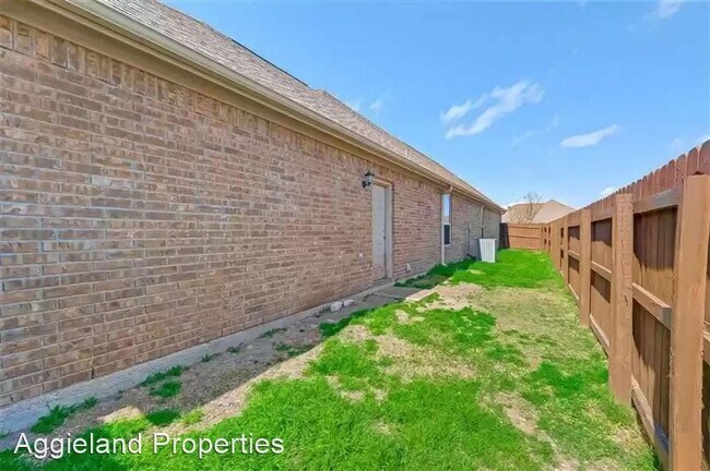 Building Photo - 3513 Haverford Rd