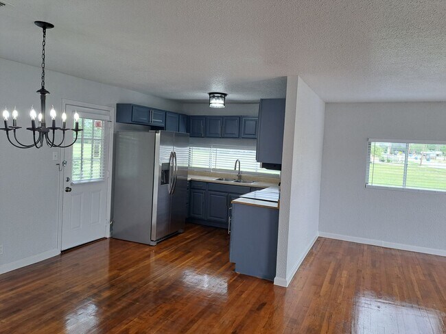 Building Photo - Stylish 4BR/2BA Home Near Port San Antonio...