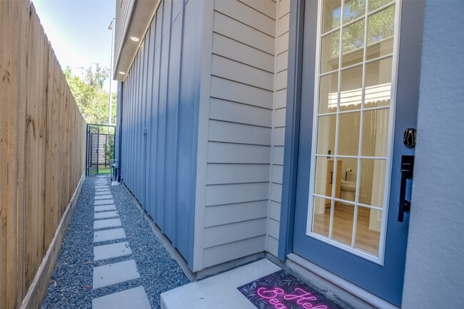 Building Photo - 3115 Armada Dr
