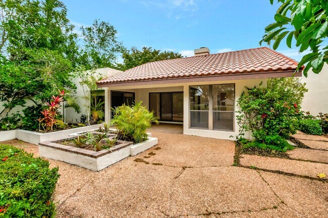 Building Photo - 6740 Lago Vista Terrace