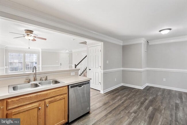 Building Photo - 853 Gallows Ct