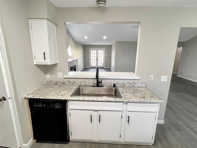Building Photo - 15018 Cypress Green Dr