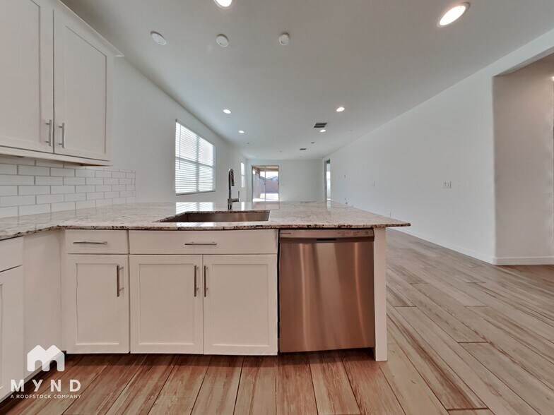 Building Photo - 19353 W Elm St