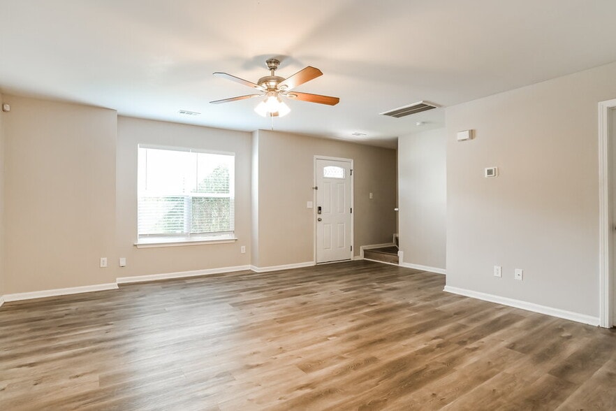 Building Photo - 8160 Ottawa Ln