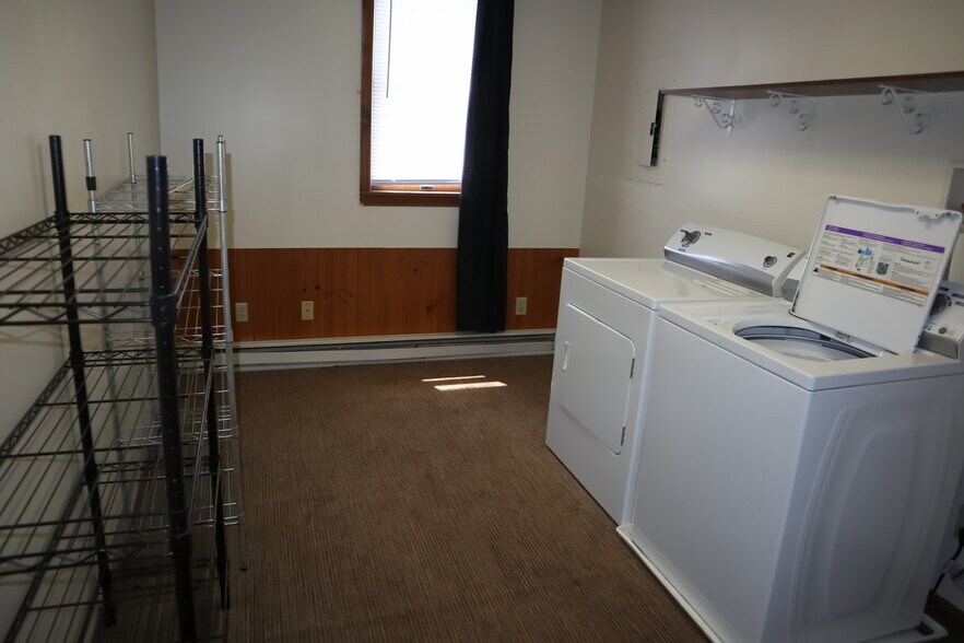 Building Photo - 442 3rd St