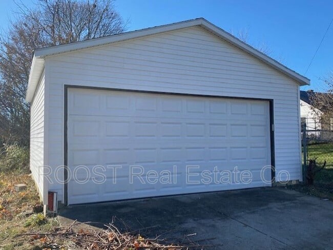 Building Photo - 372S Douglas Ave.